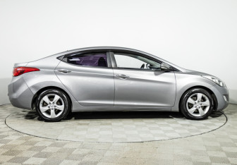 Подержанный автомобиль Hyundai Avante Sedan 2011 года (4 фото)
