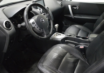 Подержанный автомобиль Nissan Qashqai 2007 года (9 фото)