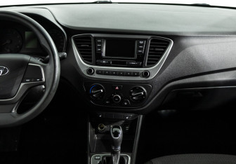 Подержанный автомобиль Hyundai Solaris Sedan 2018 года (14 фото)