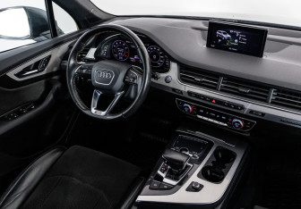 Подержанный автомобиль Audi Q7 2015 года (14 фото)
