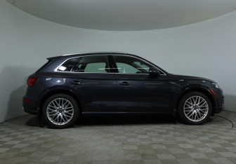 Подержанный автомобиль Audi Q5 2017 года (4 фото)