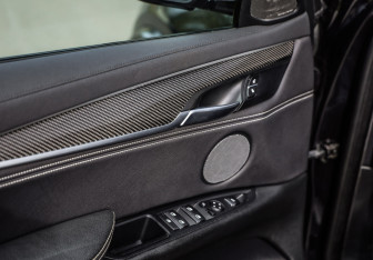 Подержанный автомобиль BMW X6 2017 года (25 фото)