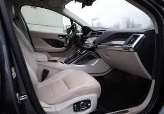 Подержанный автомобиль Jaguar I-Pace 2019 года (27 фото)