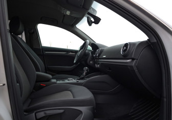 Подержанный автомобиль Audi A3 Hatchback 2017 года (20 фото)
