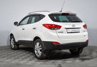 Подержанный автомобиль Hyundai ix35 2012 года (7 фото)