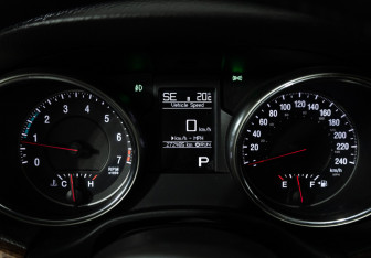 Подержанный автомобиль Jeep Grand Cherokee 2012 года (12 фото)