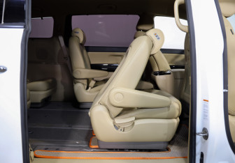 Подержанный автомобиль Kia Carnival 2018 года (30 фото)