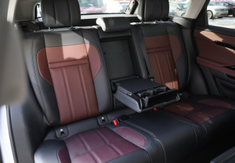 Подержанный автомобиль Land Rover Range Rover Evoque 2024 года (33 фото)