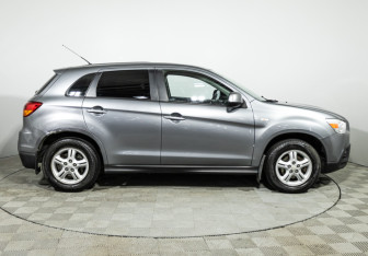 Подержанный автомобиль Mitsubishi ASX 2011 года (4 фото)