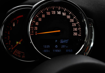 Подержанный автомобиль MINI Countryman 2018 года (31 фото)