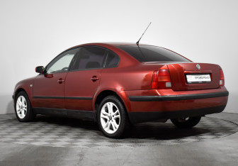 Подержанный автомобиль Volkswagen Passat Sedan 2000 года (7 фото)