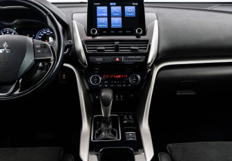 Подержанный автомобиль Mitsubishi Eclipse Cross 2021 года (12 фото)