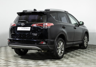 Подержанный автомобиль Toyota RAV4 2017 года (5 фото)