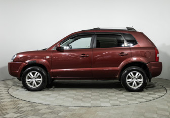 Подержанный автомобиль Hyundai Tucson 2008 года (8 фото)