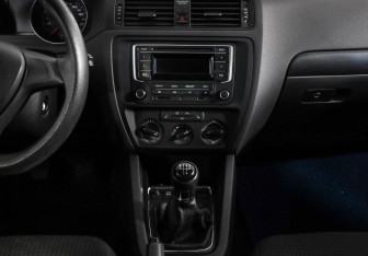 Подержанный автомобиль Volkswagen Jetta Sedan 2015 года (11 фото)