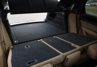 Подержанный автомобиль Porsche Cayenne 2020 года (35 фото)