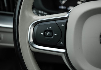 Подержанный автомобиль Volvo XC60 2020 года (15 фото)