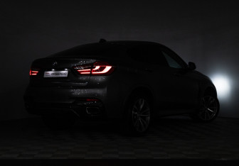Подержанный автомобиль BMW X6 2017 года (34 фото)