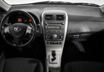 Подержанный автомобиль Toyota Corolla Sedan 2007 года (16 фото)
