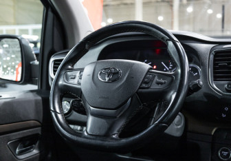 Подержанный автомобиль Toyota ProAce 2018 года (23 фото)