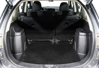 Подержанный автомобиль Mitsubishi Outlander 2013 года (15 фото)