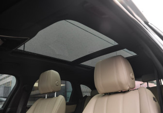 Подержанный автомобиль Land Rover Range Rover Velar 2021 года (30 фото)