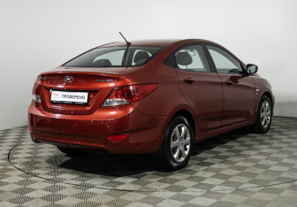 Подержанный автомобиль Hyundai Solaris Sedan 2011 года (5 фото)
