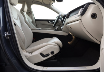 Подержанный автомобиль Volvo XC60 2021 года (23 фото)