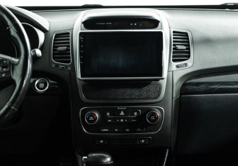 Подержанный автомобиль Kia Sorento 2015 года (14 фото)