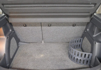 Подержанный автомобиль Skoda Fabia Hatchback 2009 года (15 фото)