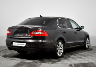 Подержанный автомобиль Skoda Superb Liftback 2011 года (5 фото)
