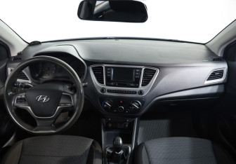 Подержанный автомобиль Hyundai Solaris Sedan 2019 года (10 фото)