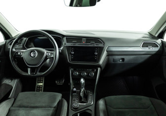 Подержанный автомобиль Volkswagen Tiguan 2018 года (13 фото)