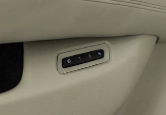 Подержанный автомобиль Cadillac Escalade Suv 2016 года (15 фото)