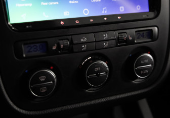 Подержанный автомобиль Volkswagen Golf Hatchback 2005 года (15 фото)