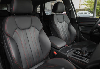 Подержанный автомобиль Audi Q5 2021 года (27 фото)