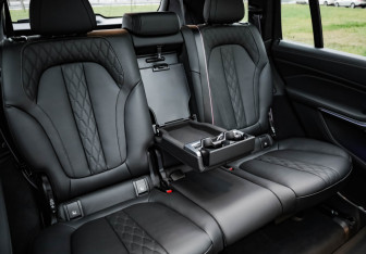 Подержанный автомобиль BMW X7 2023 года (30 фото)