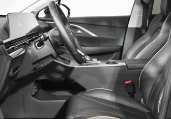 Подержанный автомобиль Omoda C5 2023 года (10 фото)