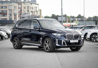Подержанный автомобиль BMW X5 2024 года (4 фото)