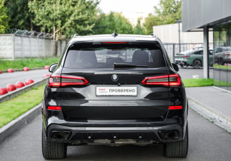 Подержанный автомобиль BMW X5 2019 года (7 фото)