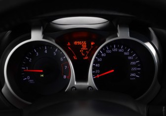 Подержанный автомобиль Nissan Juke 2011 года (15 фото)