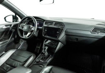 Подержанный автомобиль Volkswagen Tiguan 2020 года (9 фото)
