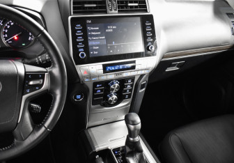 Подержанный автомобиль Toyota Land Cruiser Prado 2022 года (18 фото)