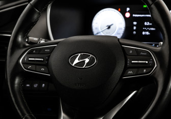 Подержанный автомобиль Hyundai Santa Fe 2021 года (13 фото)