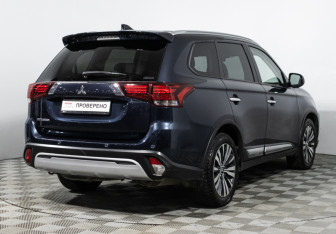 Подержанный автомобиль Mitsubishi Outlander 2020 года (5 фото)