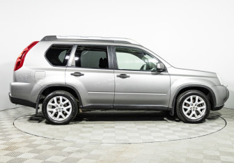 Подержанный автомобиль Nissan X-Trail 2008 года (4 фото)