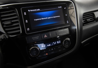 Подержанный автомобиль Mitsubishi Outlander 2017 года (15 фото)