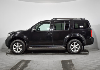 Подержанный автомобиль Nissan Pathfinder 2007 года (12 фото)