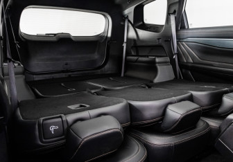 Подержанный автомобиль Geely Okavango 2024 года (27 фото)