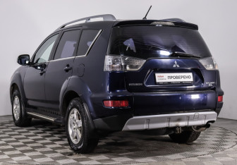 Подержанный автомобиль Mitsubishi Outlander 2009 года (7 фото)